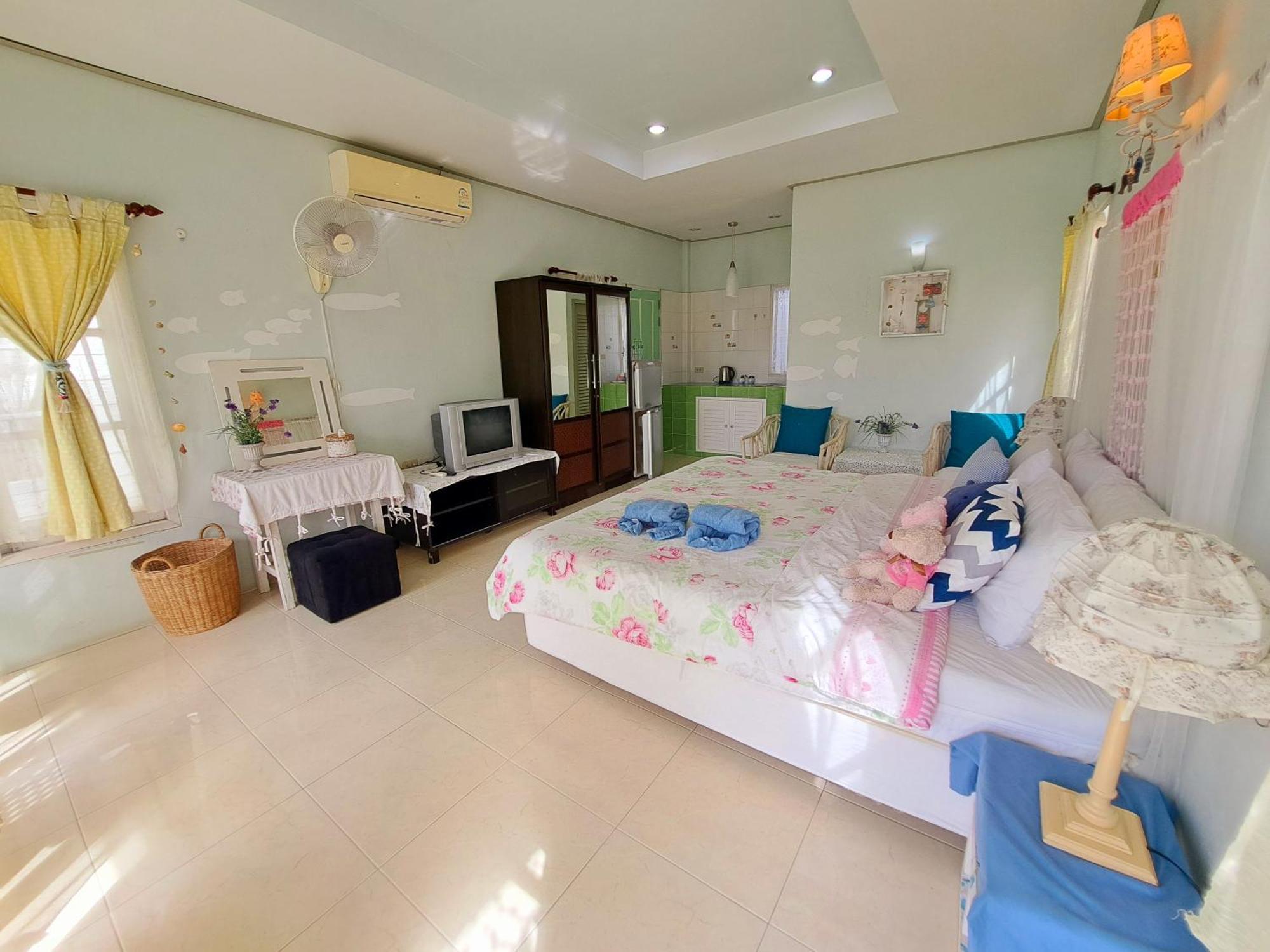 Prathana Garden Beach Resort Хуа Хин Экстерьер фото