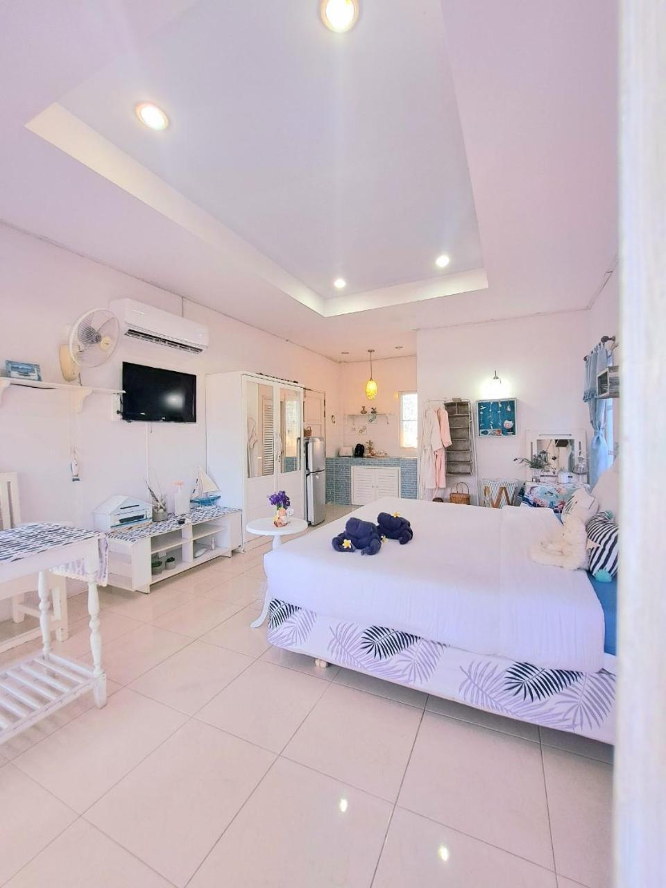 Prathana Garden Beach Resort Хуа Хин Экстерьер фото